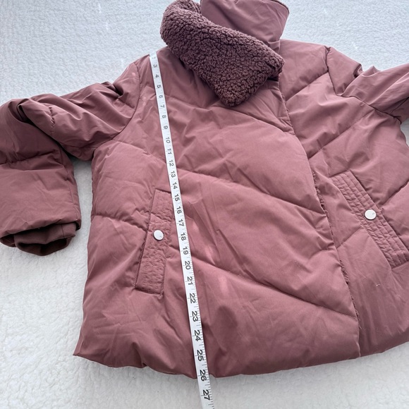 Andrew Marc Women's Valencia Water Resistant Faux Shearling Lined Puffer Jacket - Picture 9 of 10